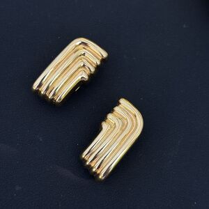 St John Gold Tone Ribbed Clip Earrings Geometric Layered 80s